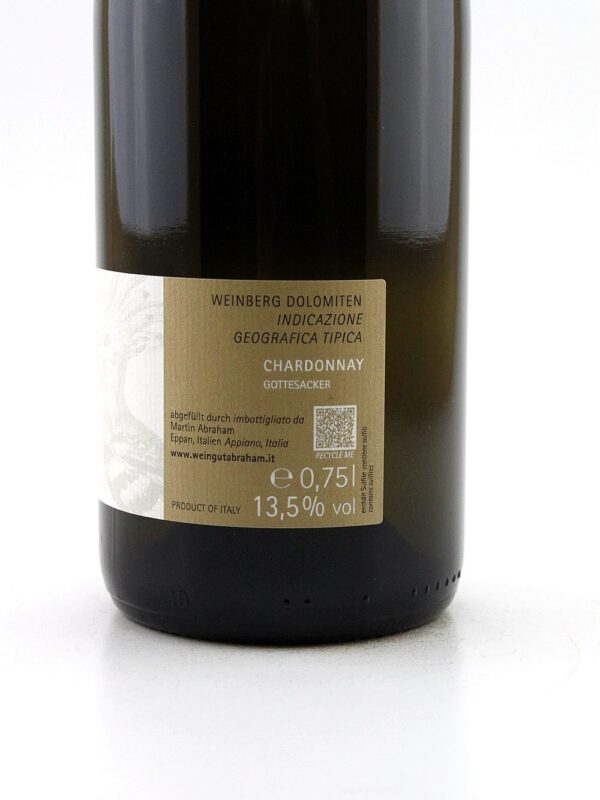 Chardonnay Gottesacker van Weingut Abraham van Martin Abraham en Marlies Abraham een chardonnay op hout